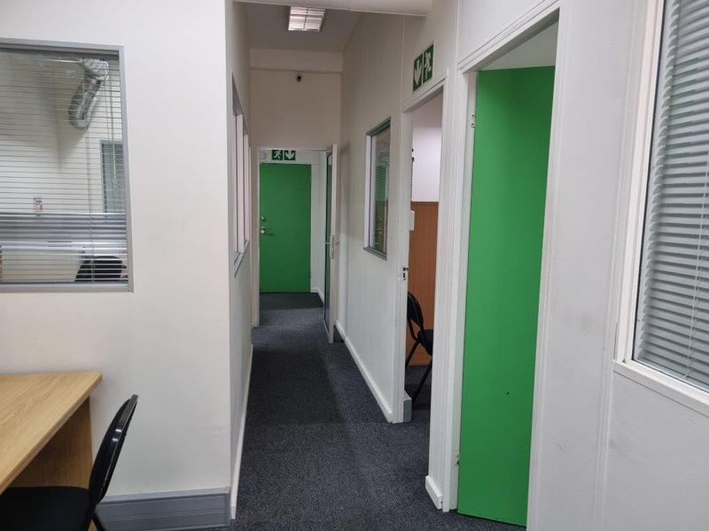 To Let Commercial Property for Rent in Mowbray Western Cape